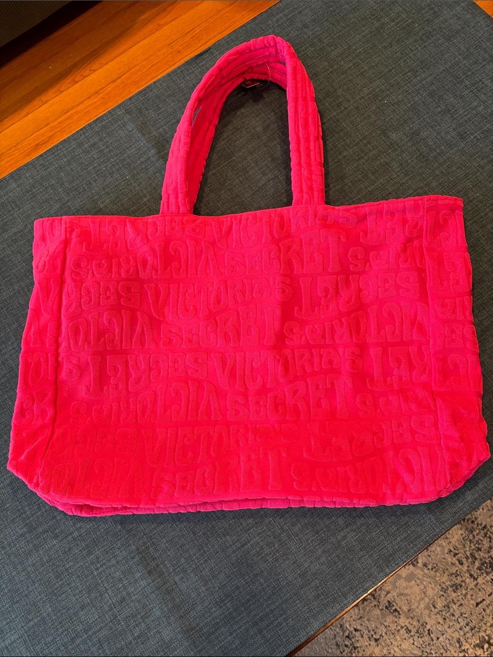 BNWT Victoria’s Secret bag. Very cute!
